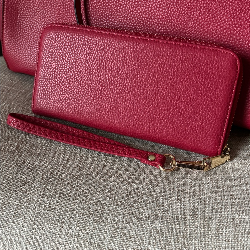 Elegant Red Satchel and Wallet Set - Picture 11 of 14
